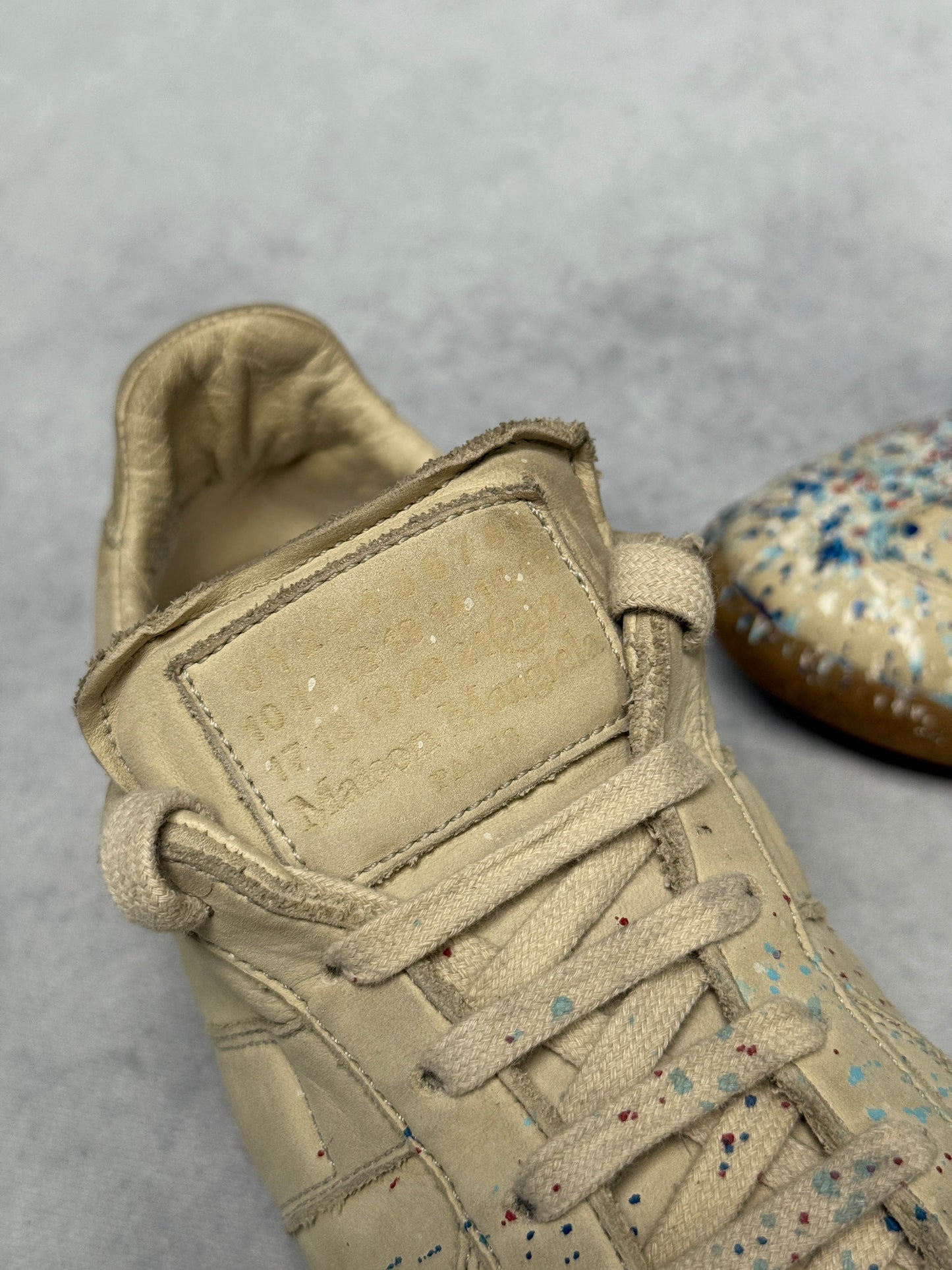 Maison Margiela Replica Low Paint Splatter Cream (40.5)