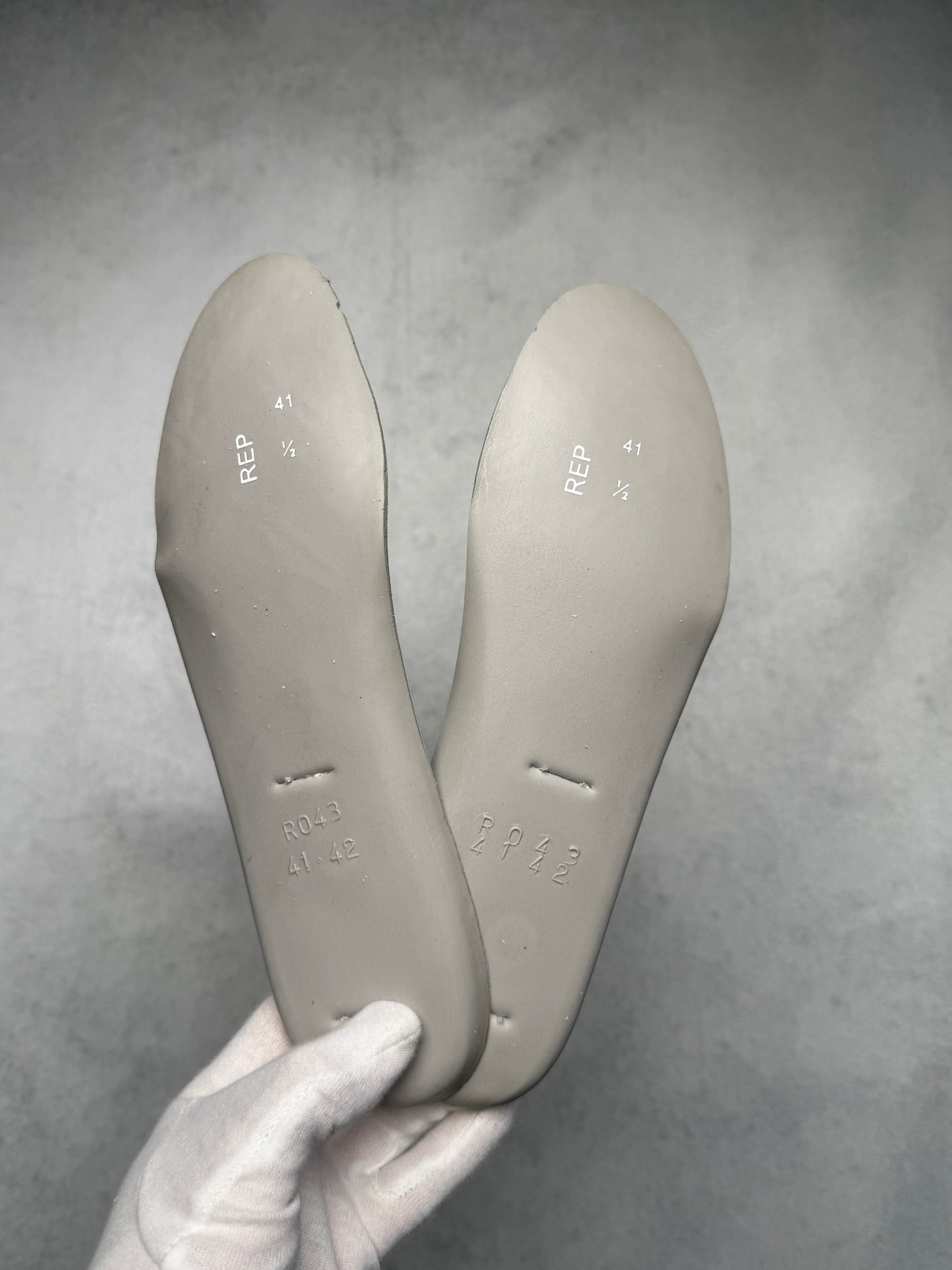Maison Margiela Replica White Coated (41.5)