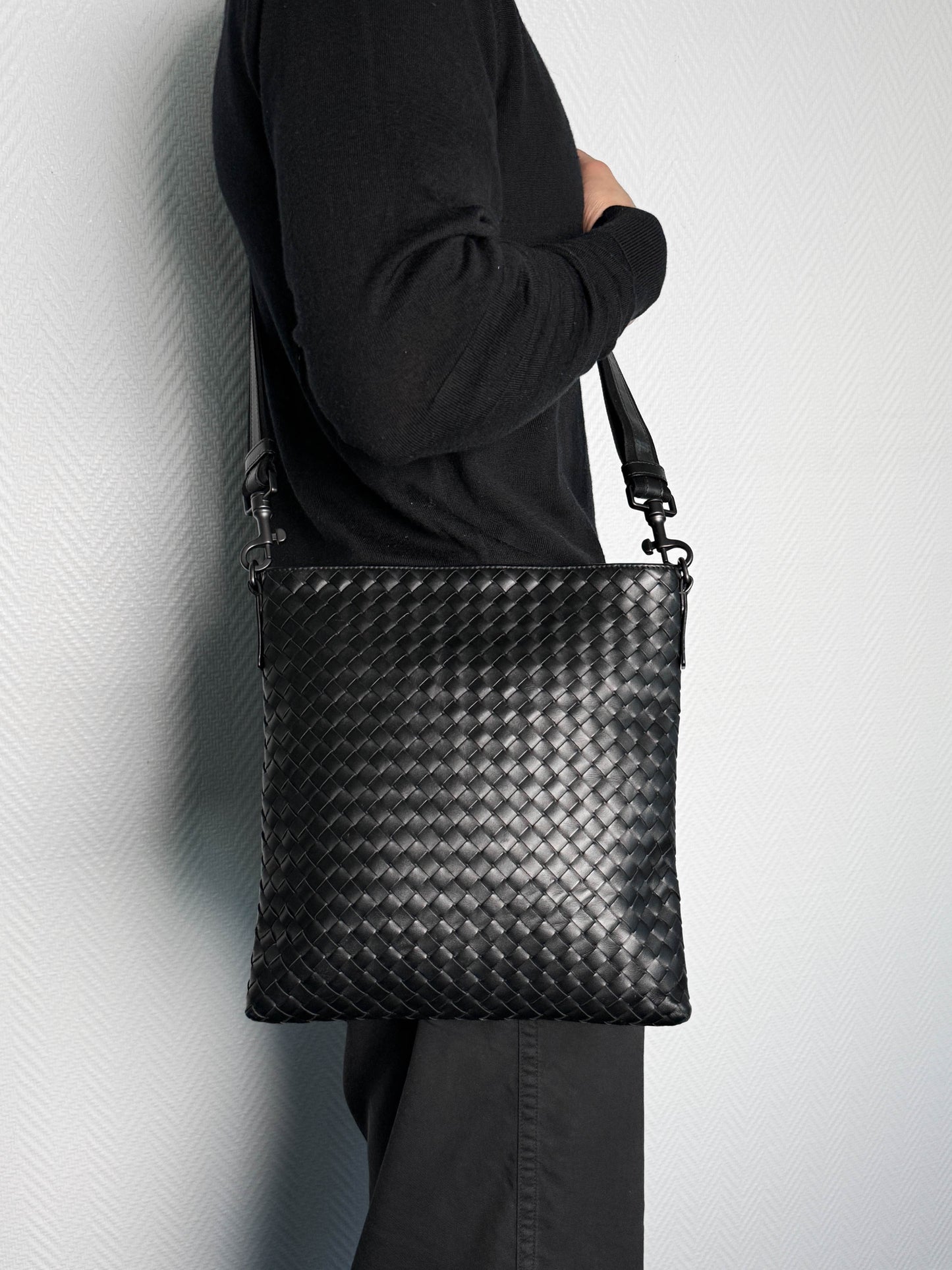 Bottega Veneta Intrecciato Messenger Bag Black