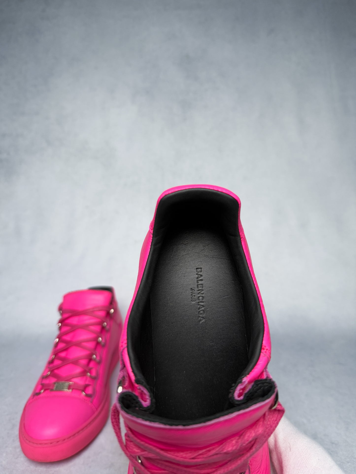 Balenciaga Arena Low Fluorescent Pink (39)