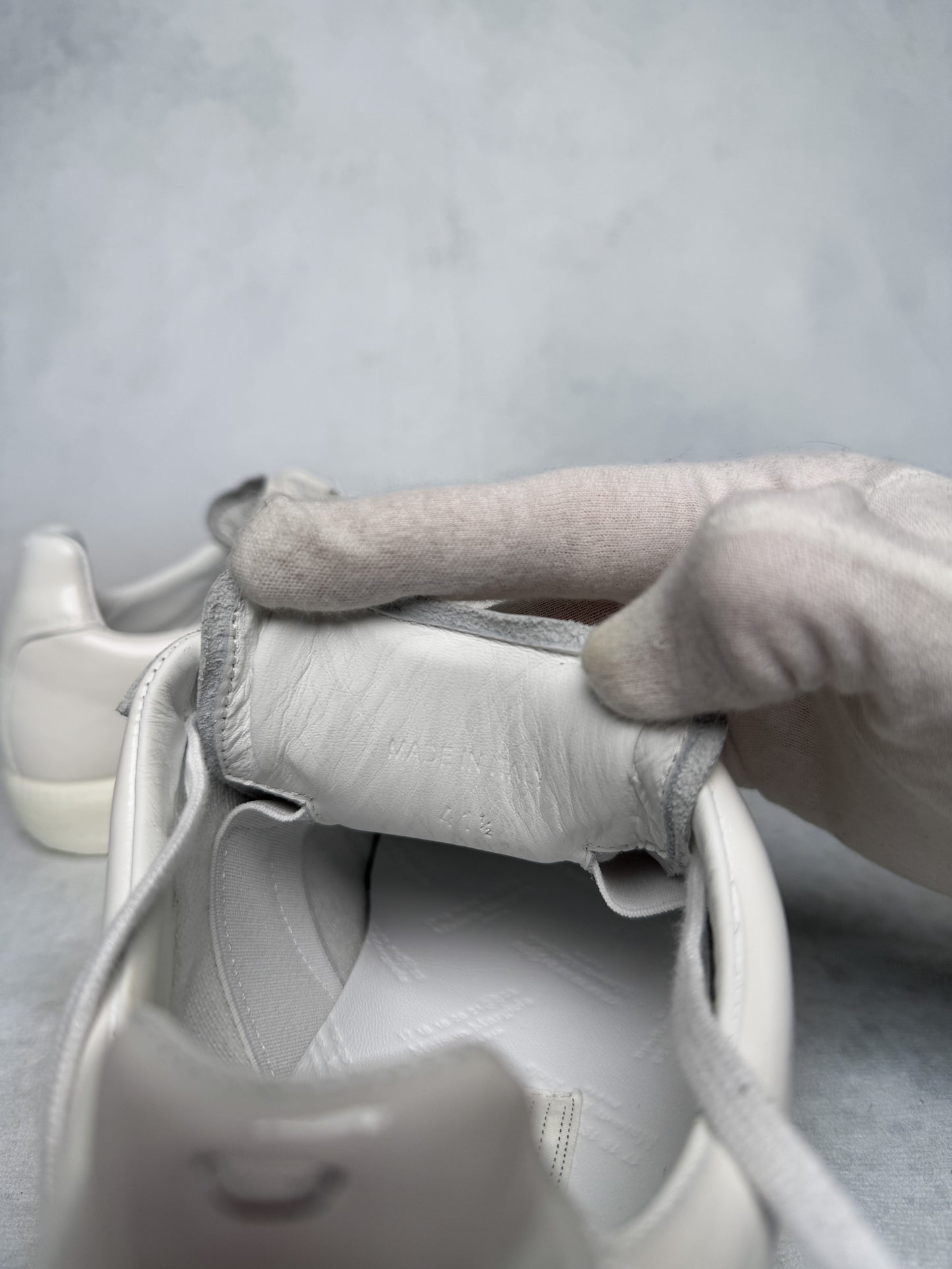 Maison Margiela Replica White Coated (41.5)