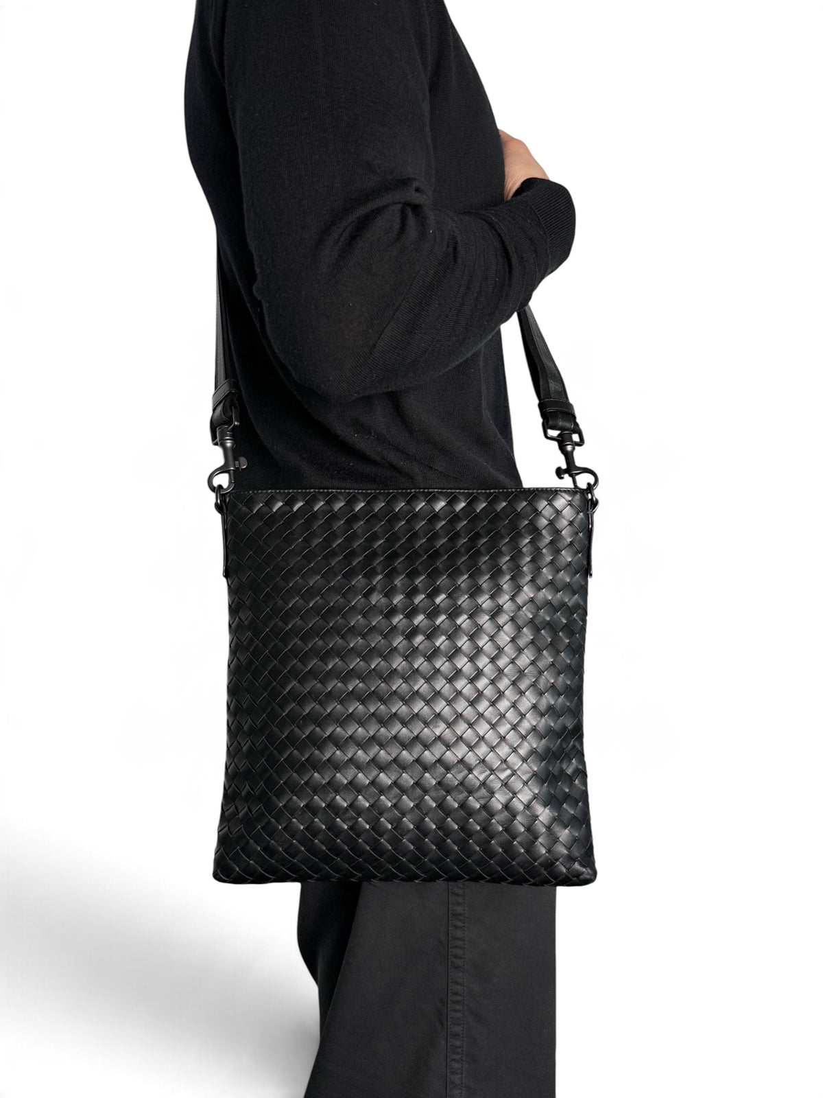 Bottega Veneta Intrecciato Messenger Bag Black
