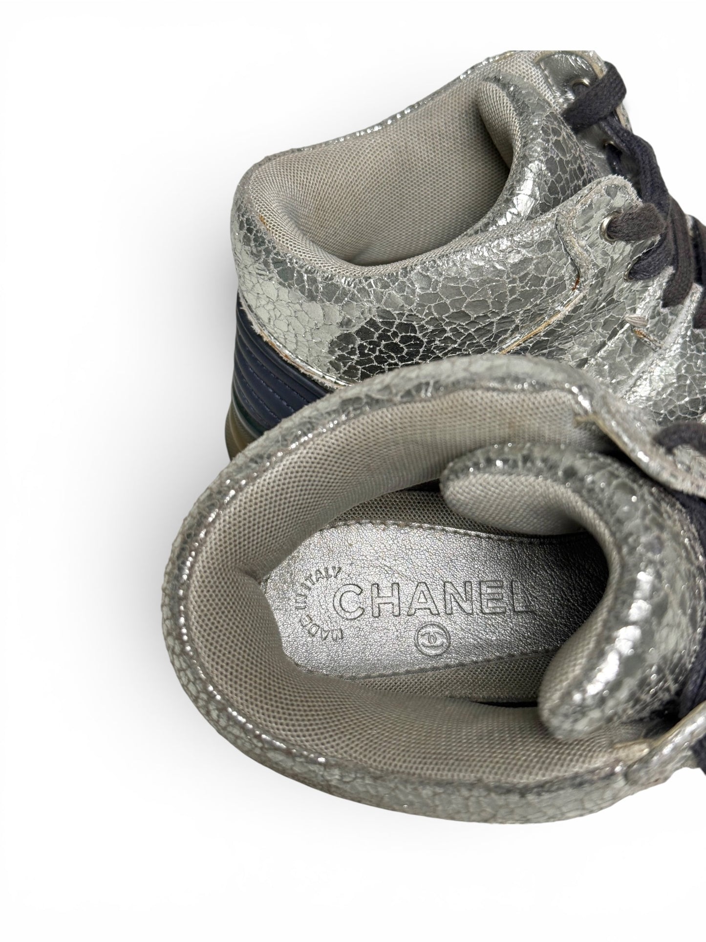 Chanel Runner Cracked Leather Silver (37)