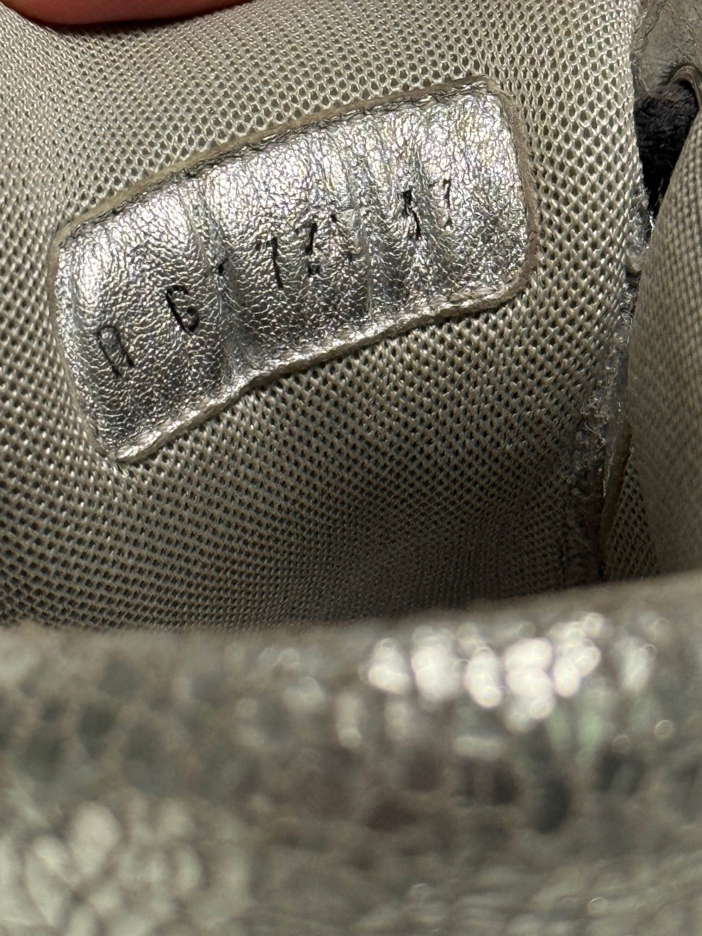 Chanel Runner Cracked Leather Silver (37)