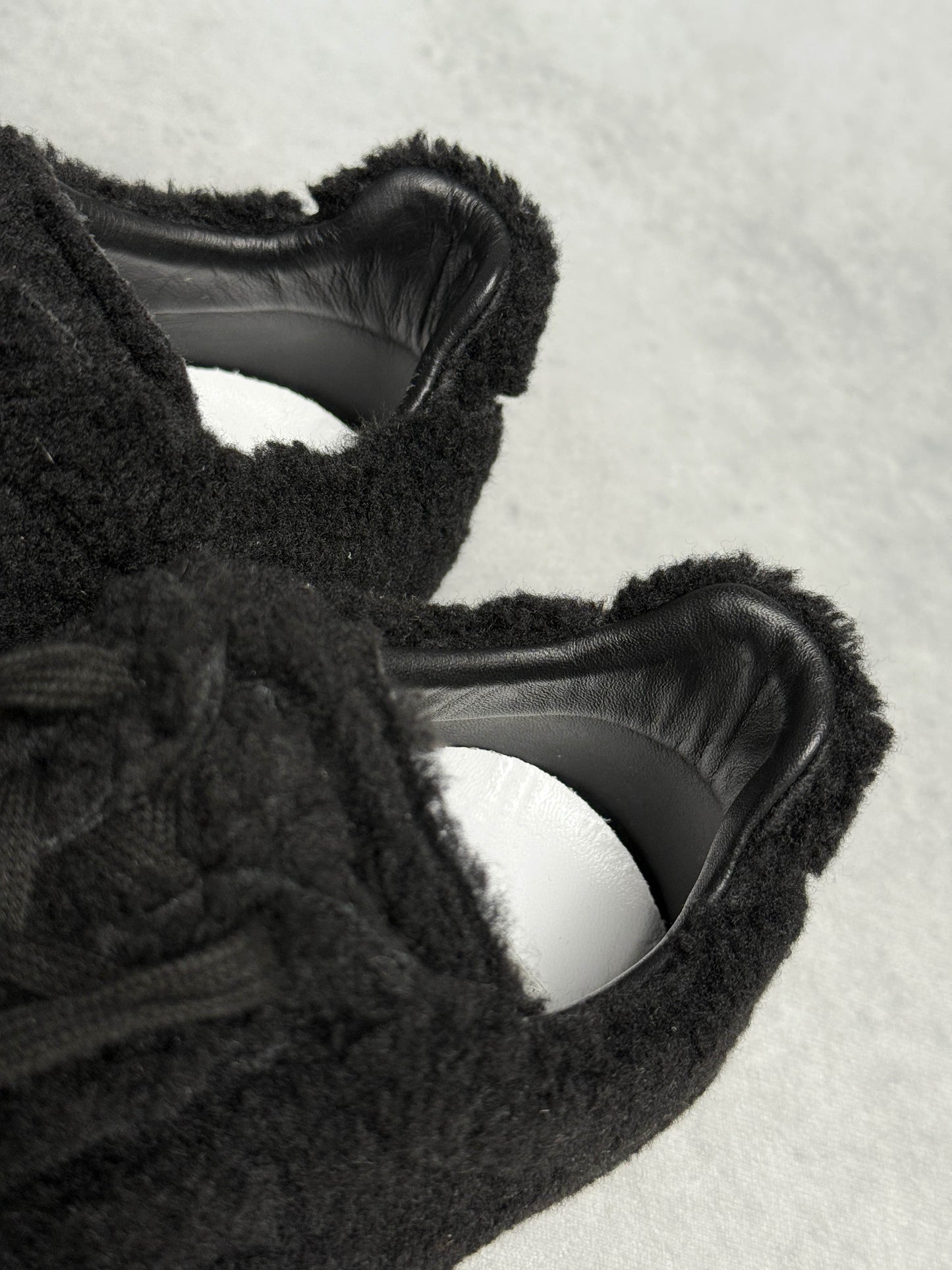 Maison Margiela Replica Black Faux Shearling GATs (43)