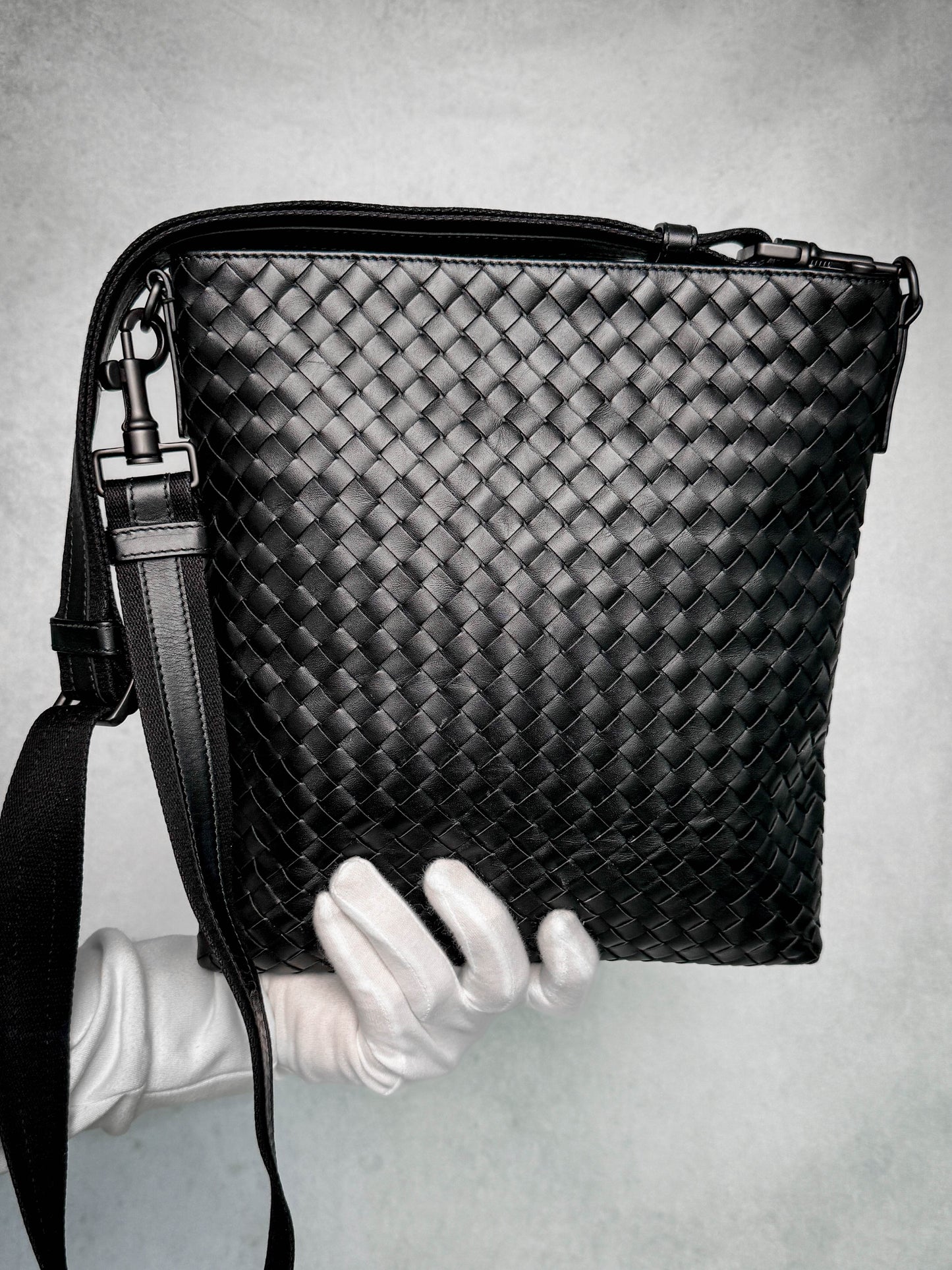 Bottega Veneta Intrecciato Messenger Bag Black
