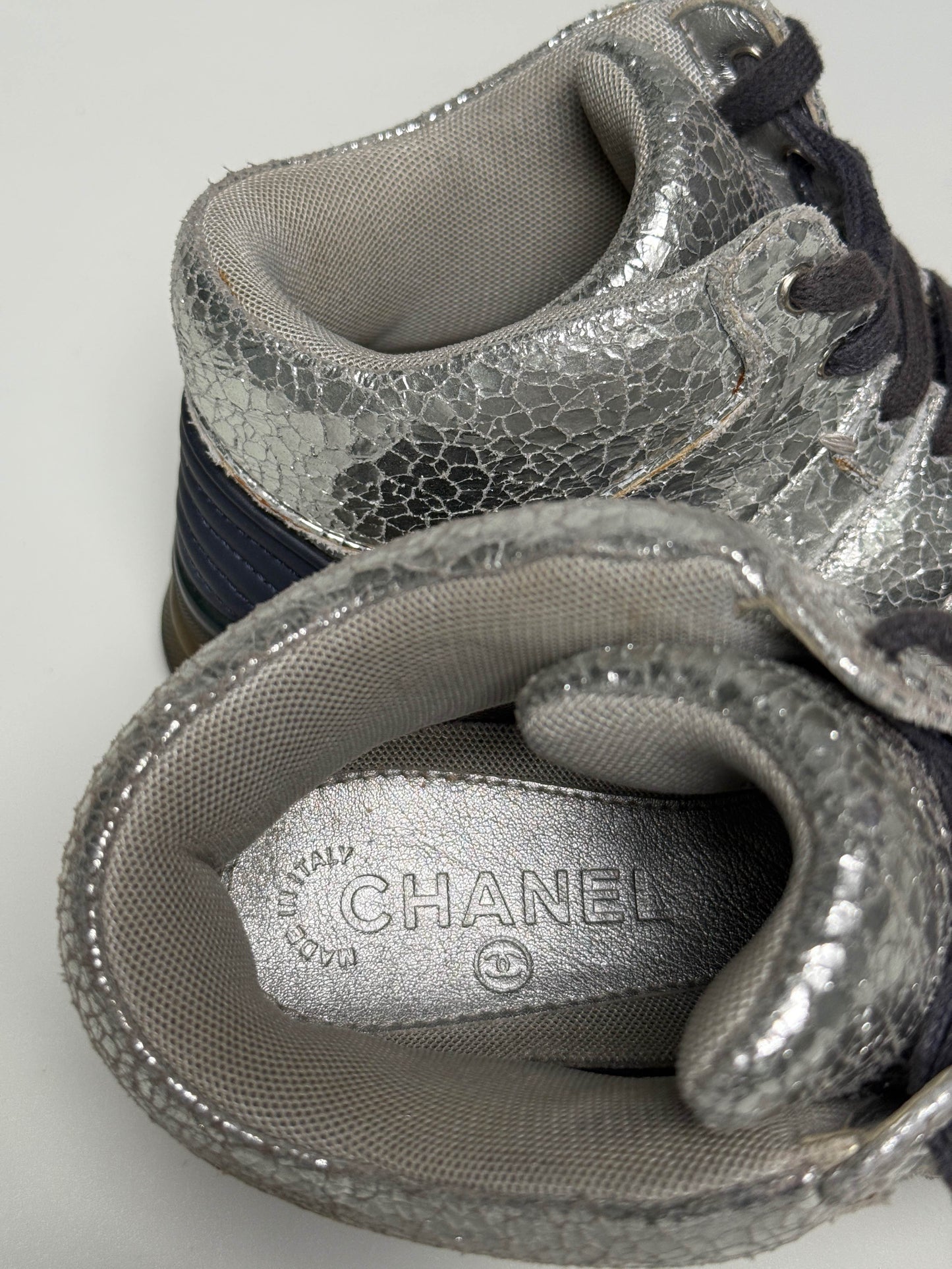 Chanel Runner Cracked Leather Silver (37)